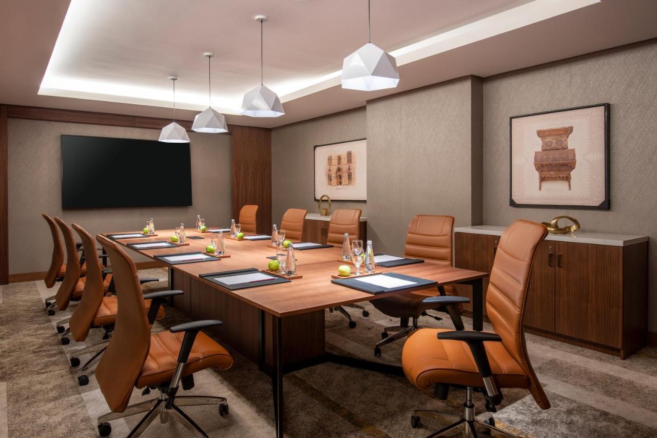 Swissotel Living Jidá Exterior foto Boardroom at The Westin