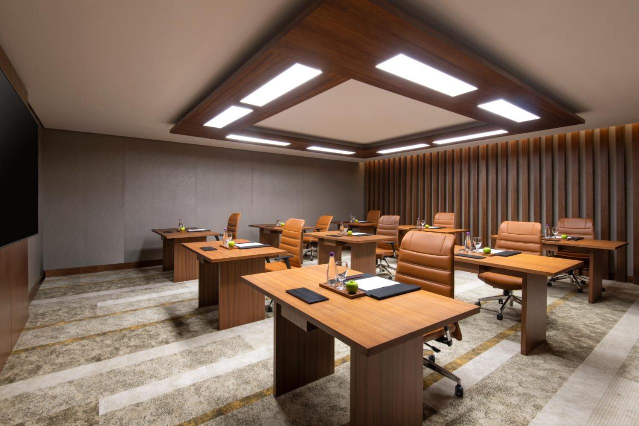 Swissotel Living Jidá Exterior foto Meeting room at the hotel