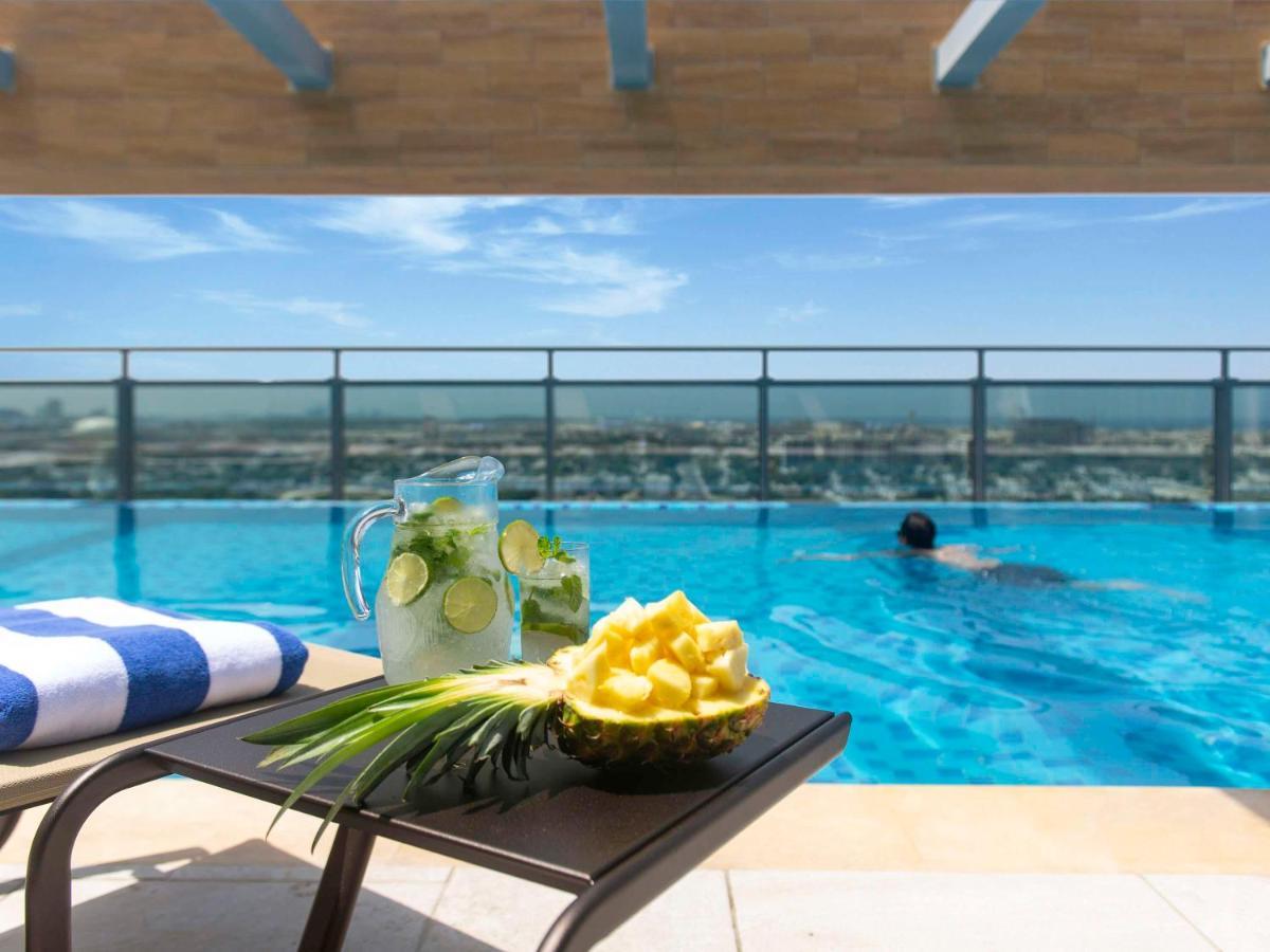 Swissotel Living Jidá Exterior foto The swimming pool at the hotel