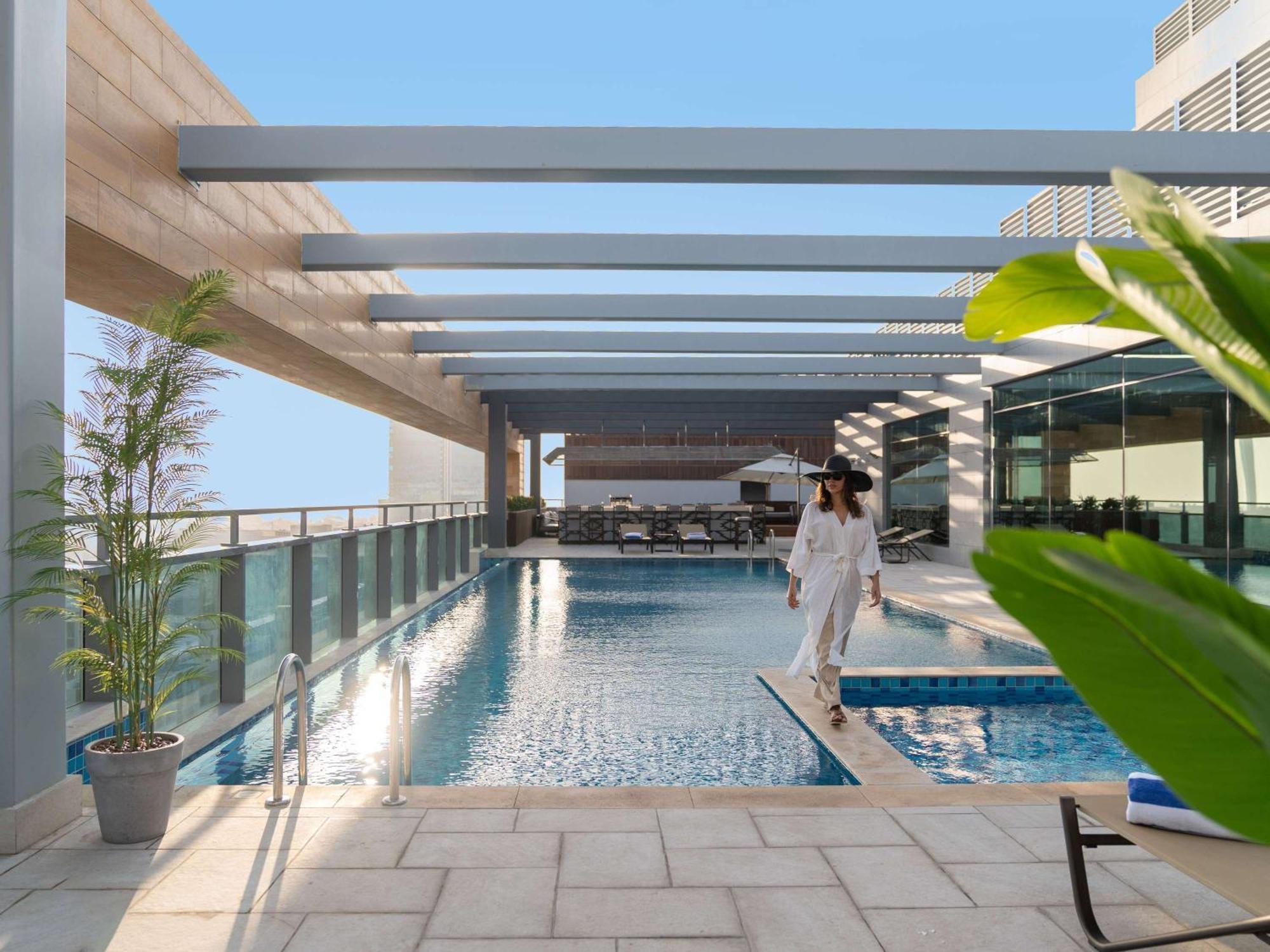 Swissotel Living Jidá Exterior foto The swimming pool at the hotel